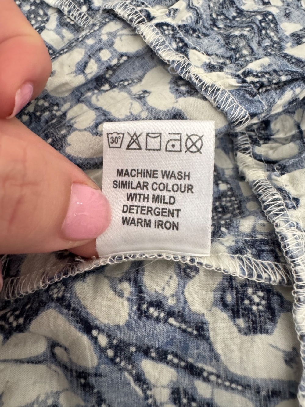 Love The Label Anthropologie Mabel Blue Smocked Floral Mini Dress Size M C - Picture 10 of 10